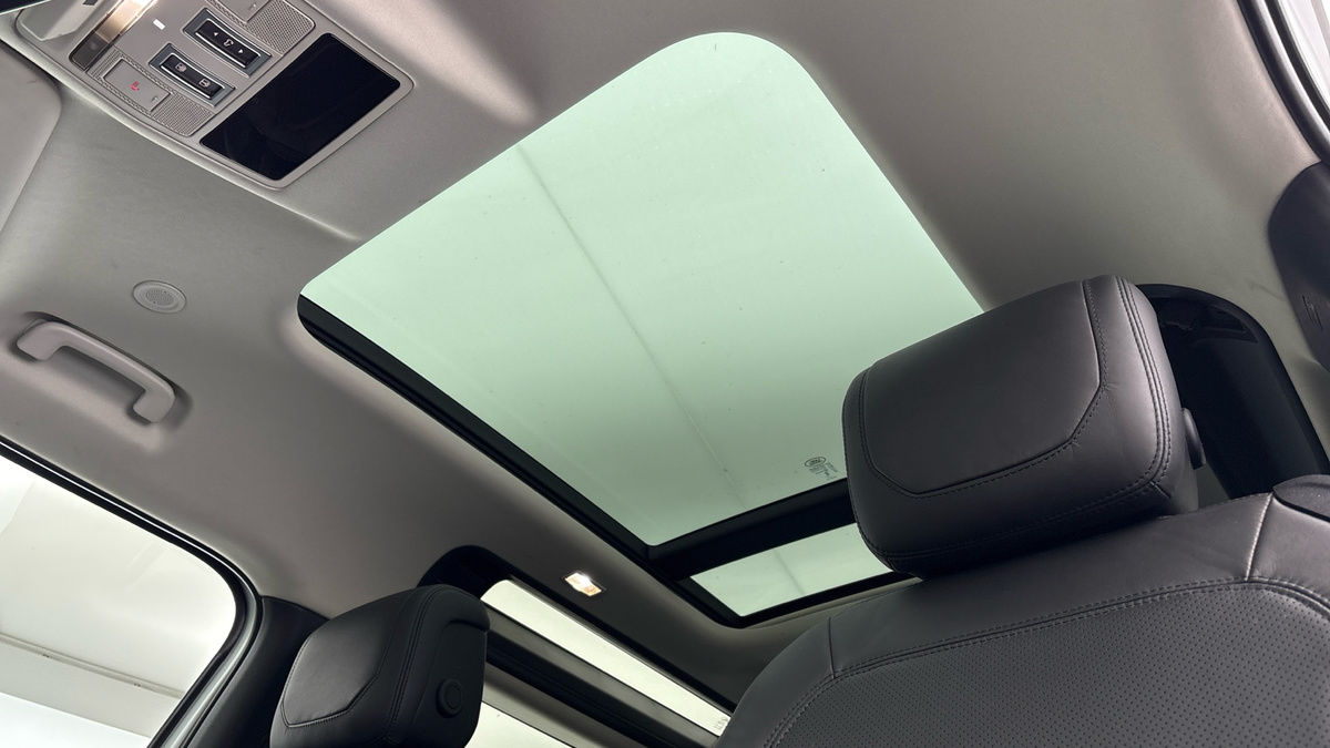 Land Rover Defender 90 Image 6