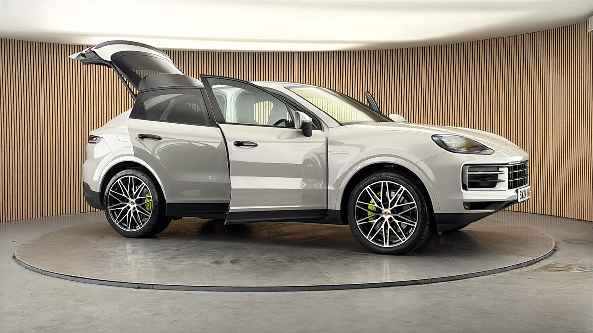More views of Porsche Cayenne