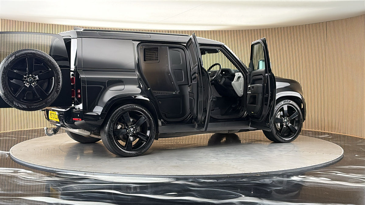 More views of Land Rover Defender 110