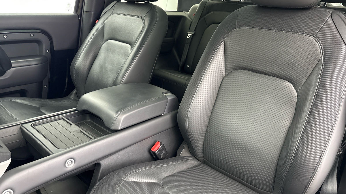 Land Rover Defender 90 Image 7