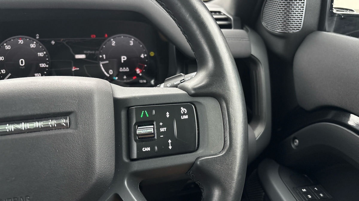 Land Rover Defender 110 Urban Image 28