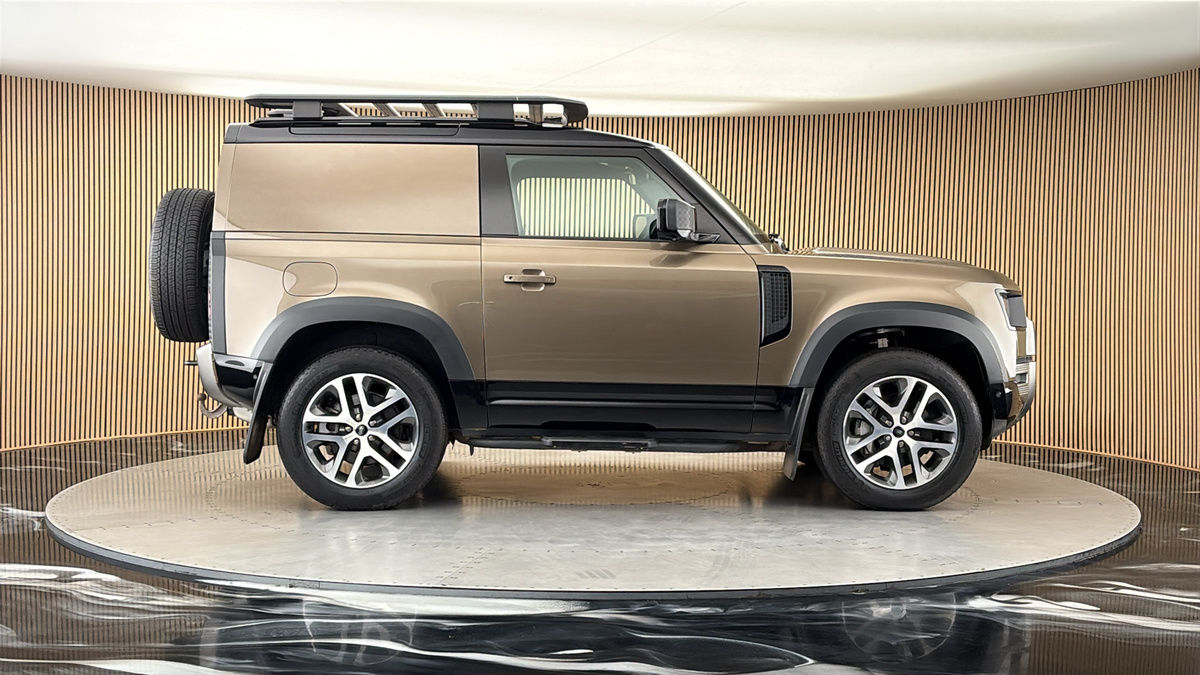 Land Rover Defender 90 Image 16