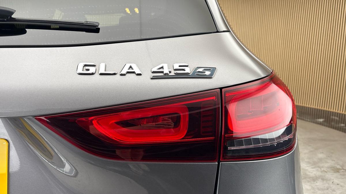 Mercedes-Benz GLA Image 40