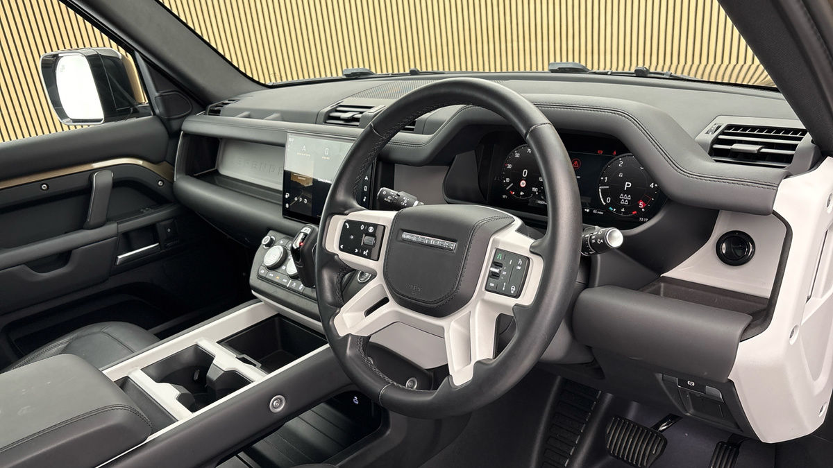 Land Rover Defender 110 Image 5