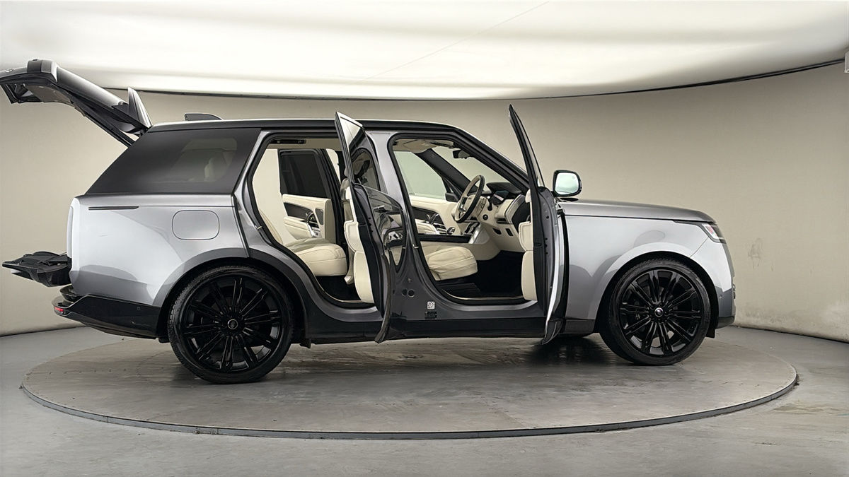 More views of Land Rover Range Rover