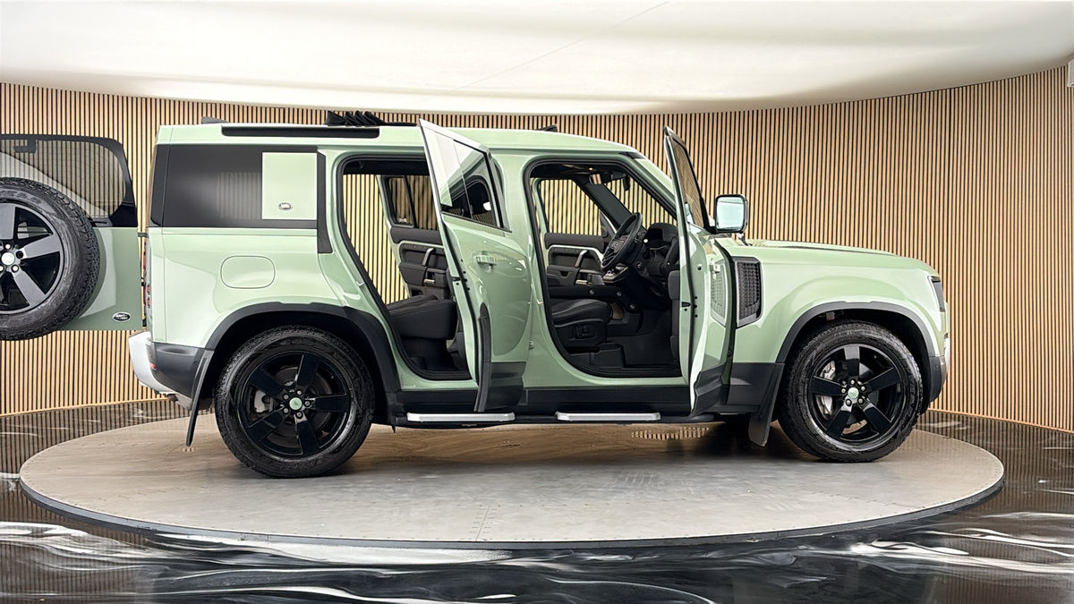 More views of Land Rover Defender 110