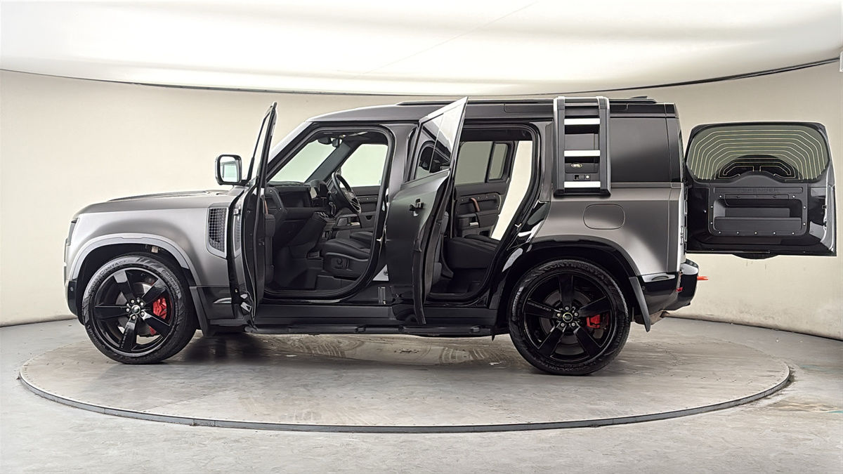 More views of Land Rover Defender 110