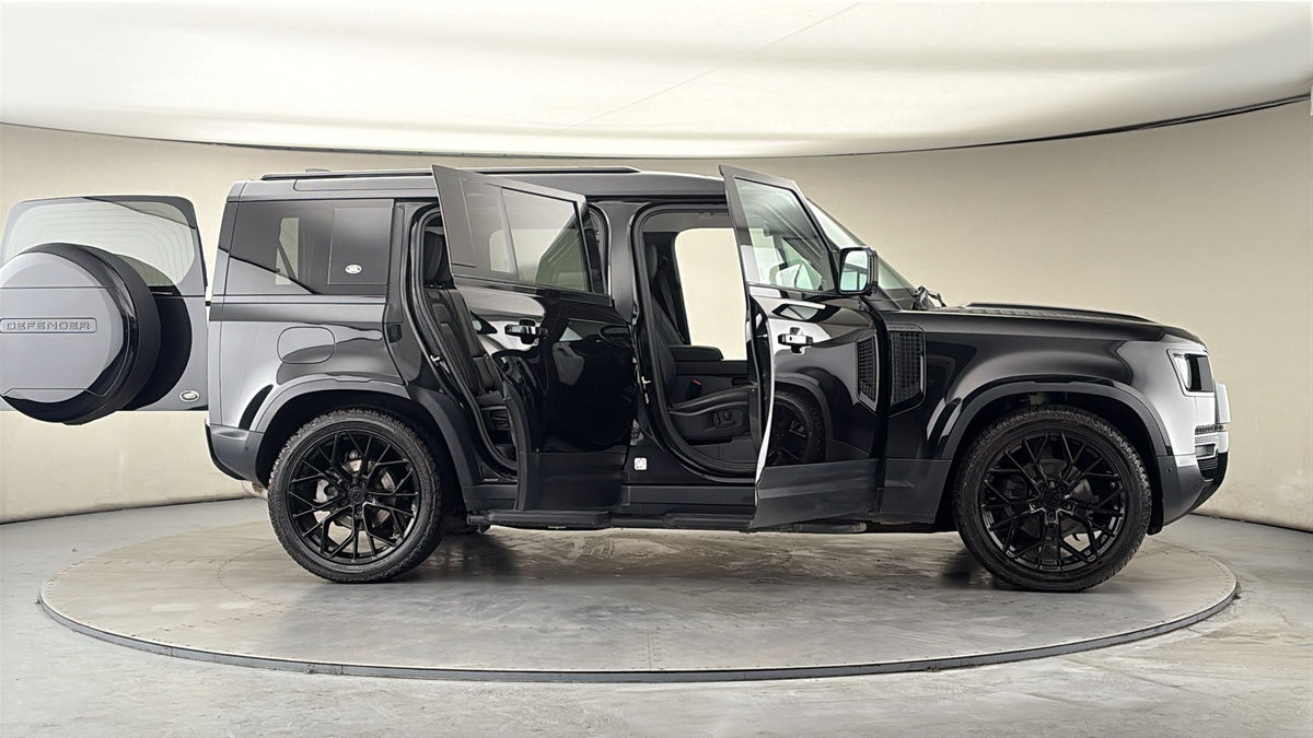 More views of Land Rover Defender 110