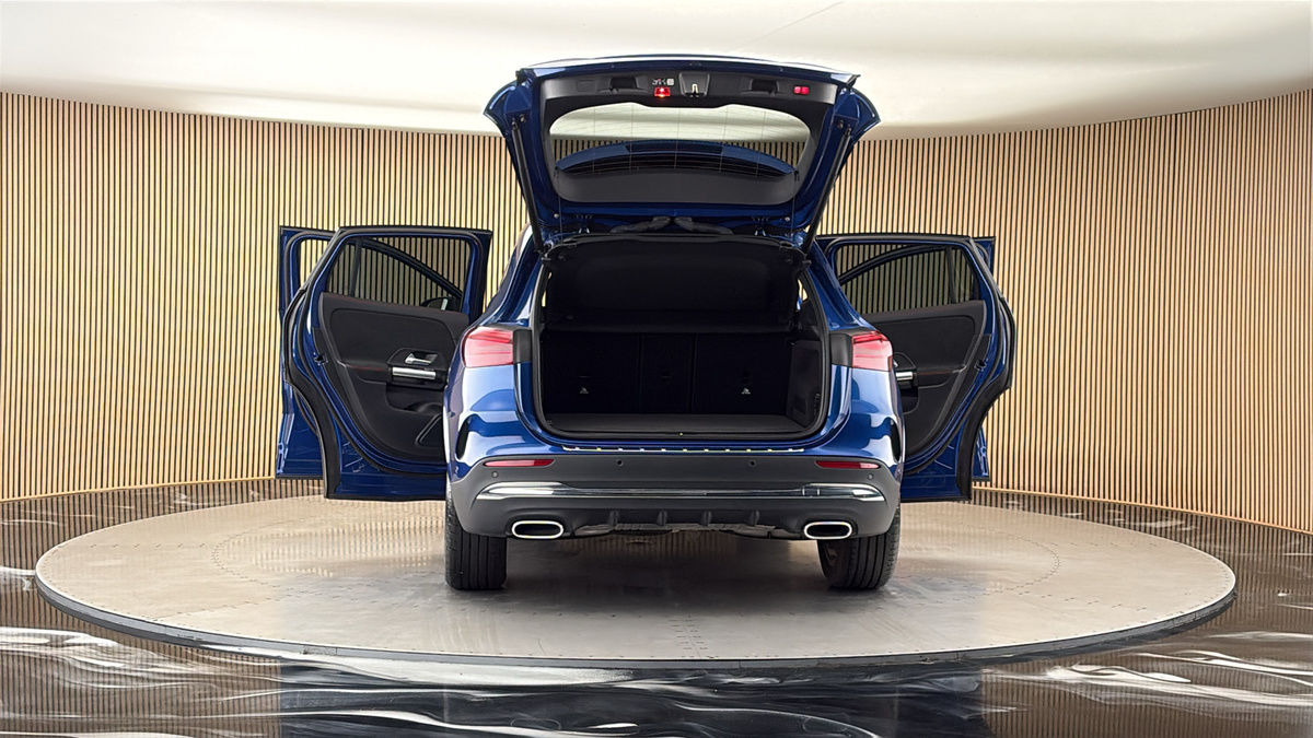 More views of Mercedes-Benz GLA
