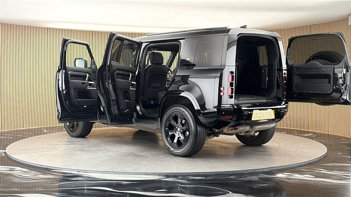More views of Land Rover Defender 110