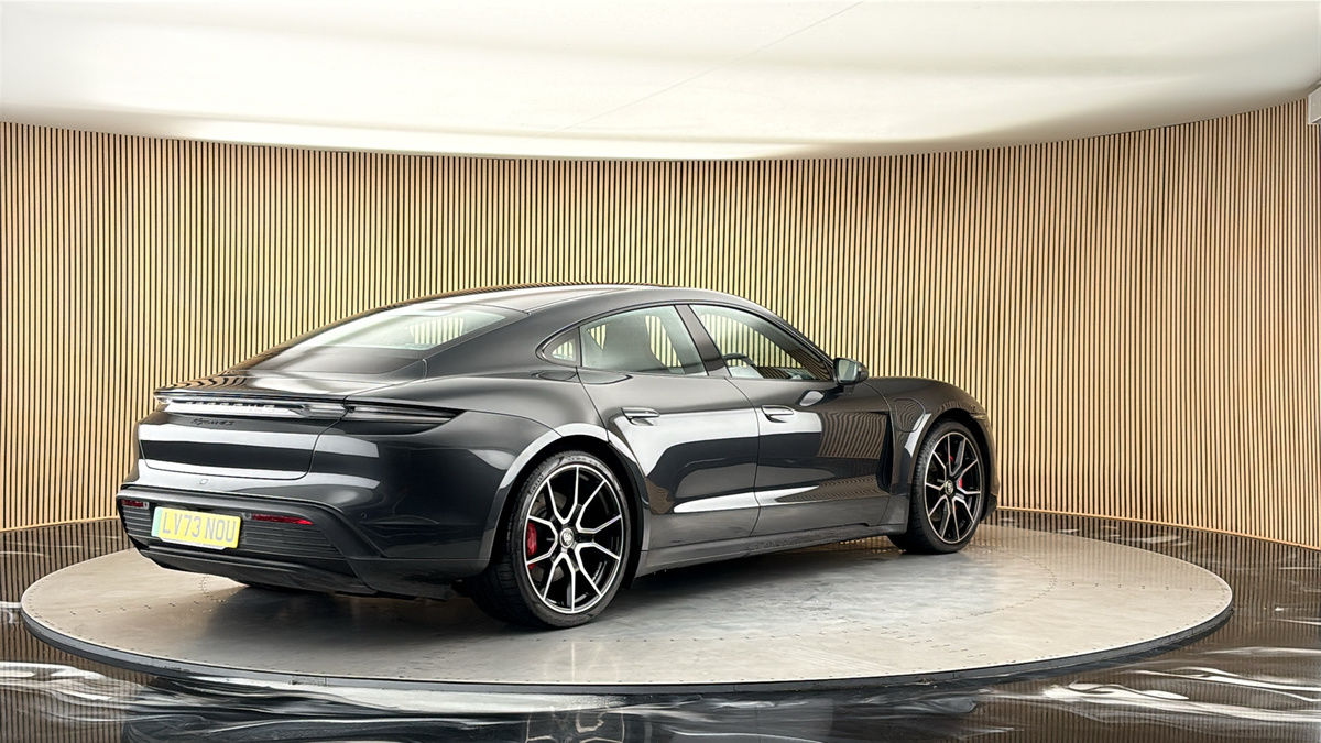 Porsche Taycan Image 21
