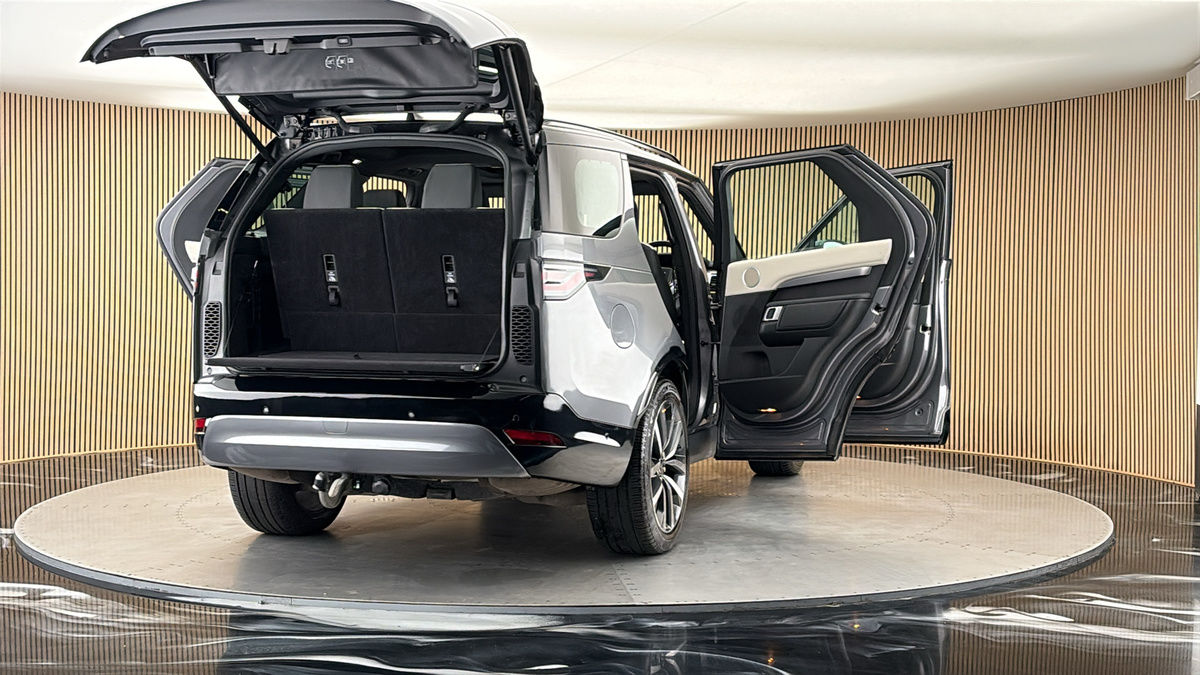 More views of Land Rover Discovery