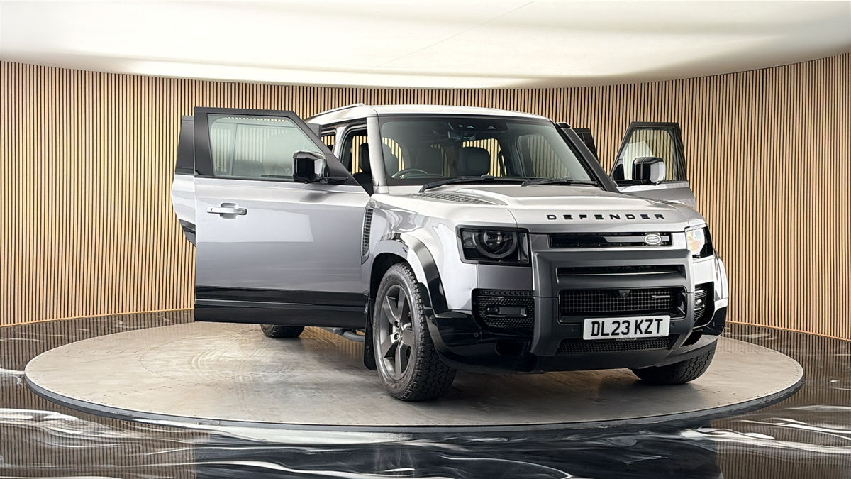 More views of Land Rover Defender 110