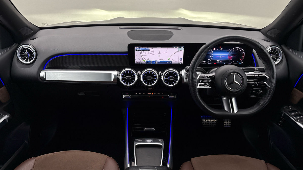 Mercedes-Benz GLB Image 12