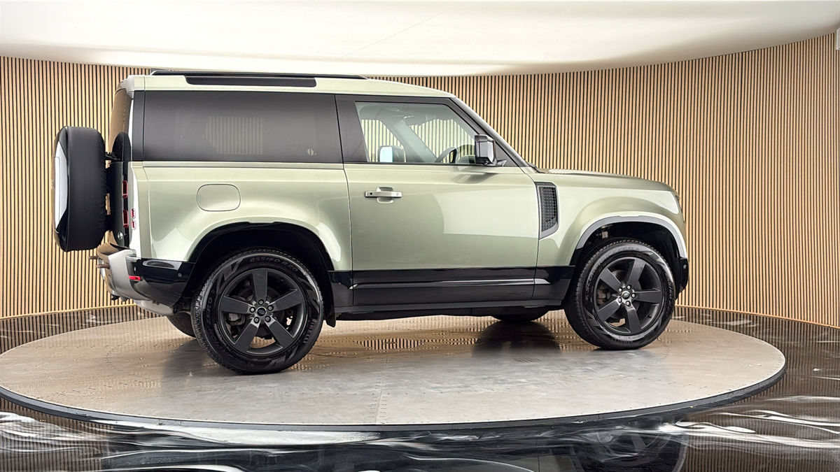 More views of Land Rover Defender 90