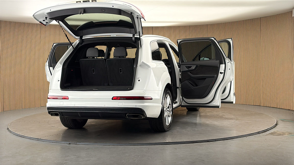 More views of Audi Q7