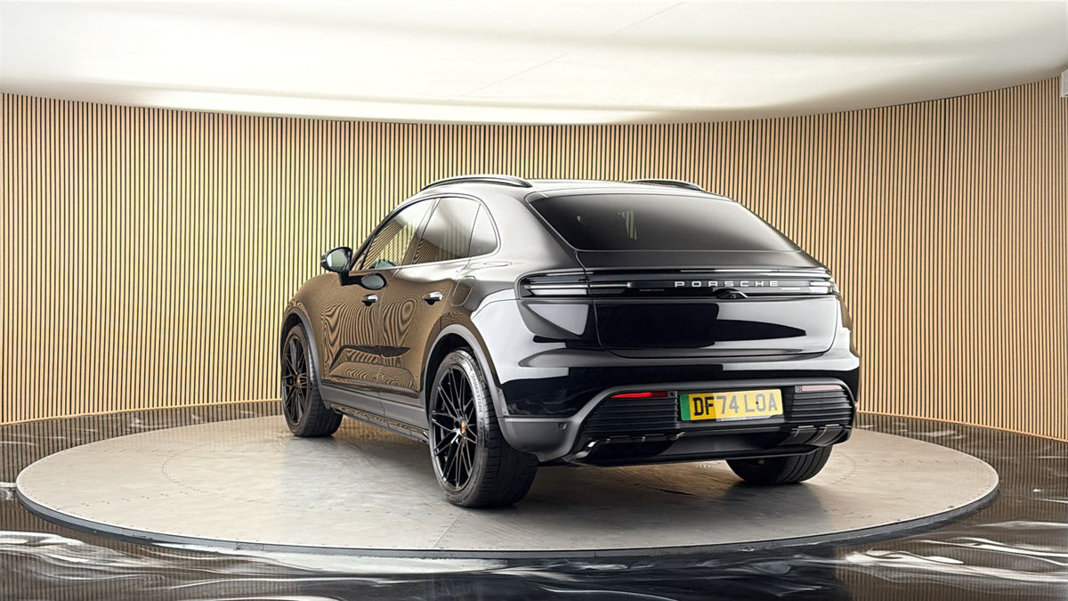 More views of Porsche Macan