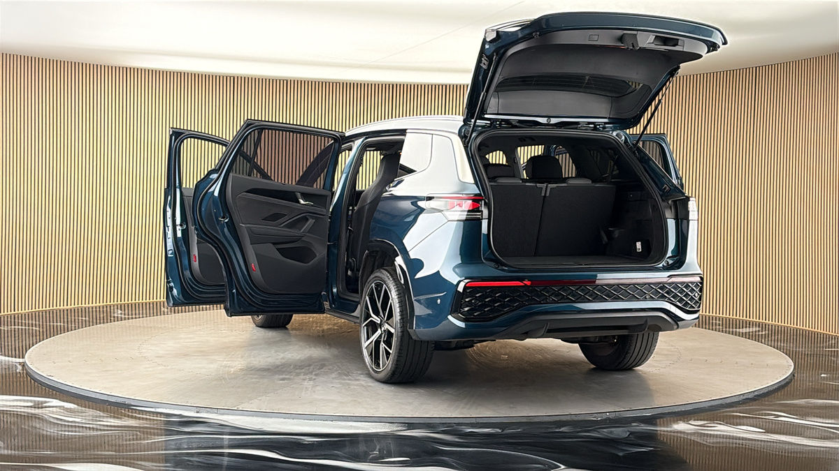 More views of Volkswagen Tayron