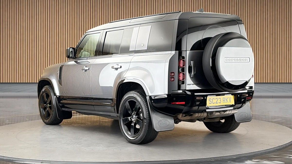 Land Rover Defender 110 Image 2