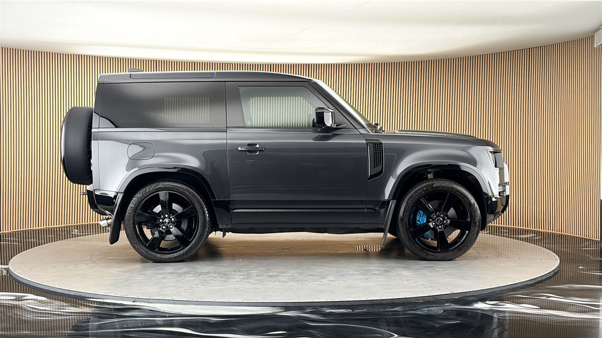 Land Rover Defender 90 Image 16