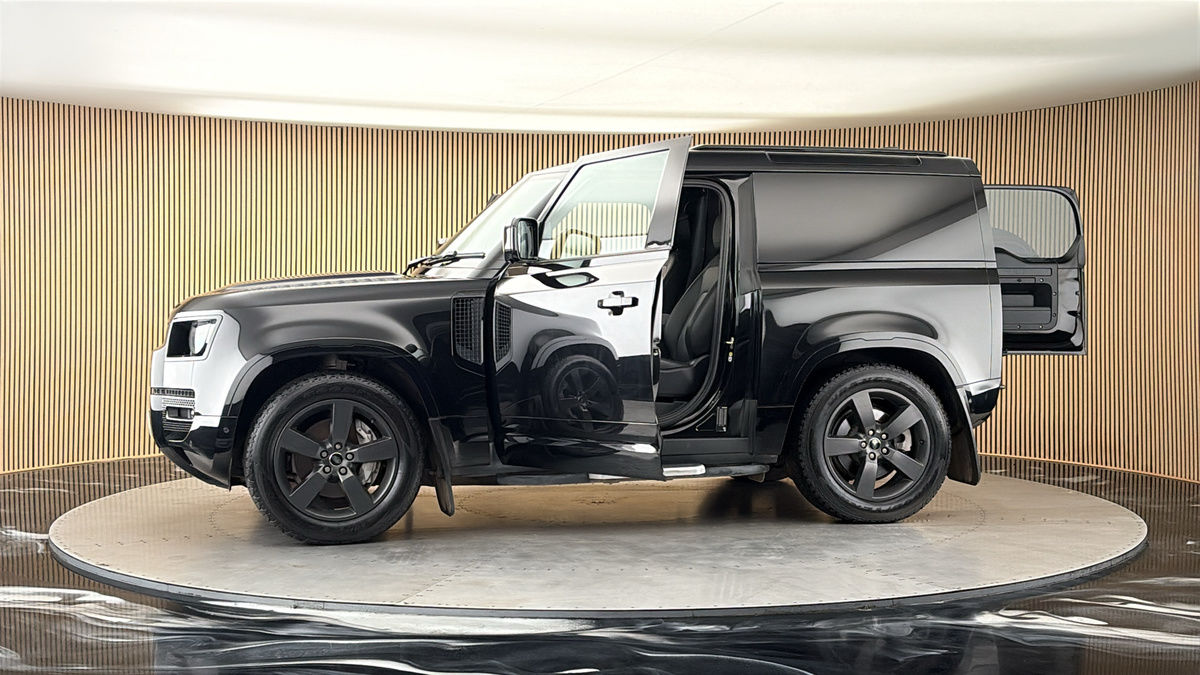 More views of Land Rover Defender 90