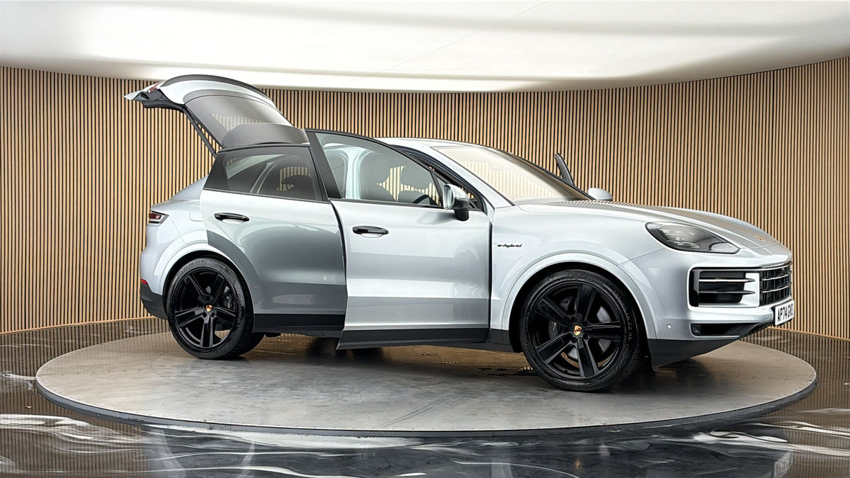 More views of Porsche Cayenne