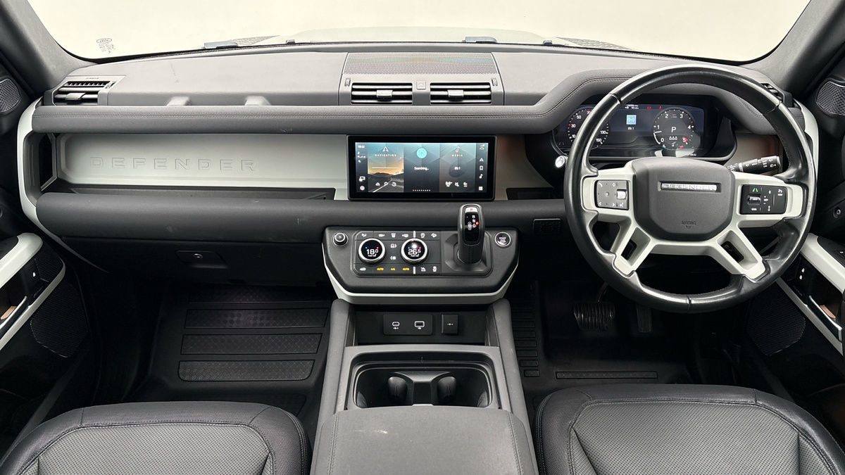Land Rover Defender 110 Image 12