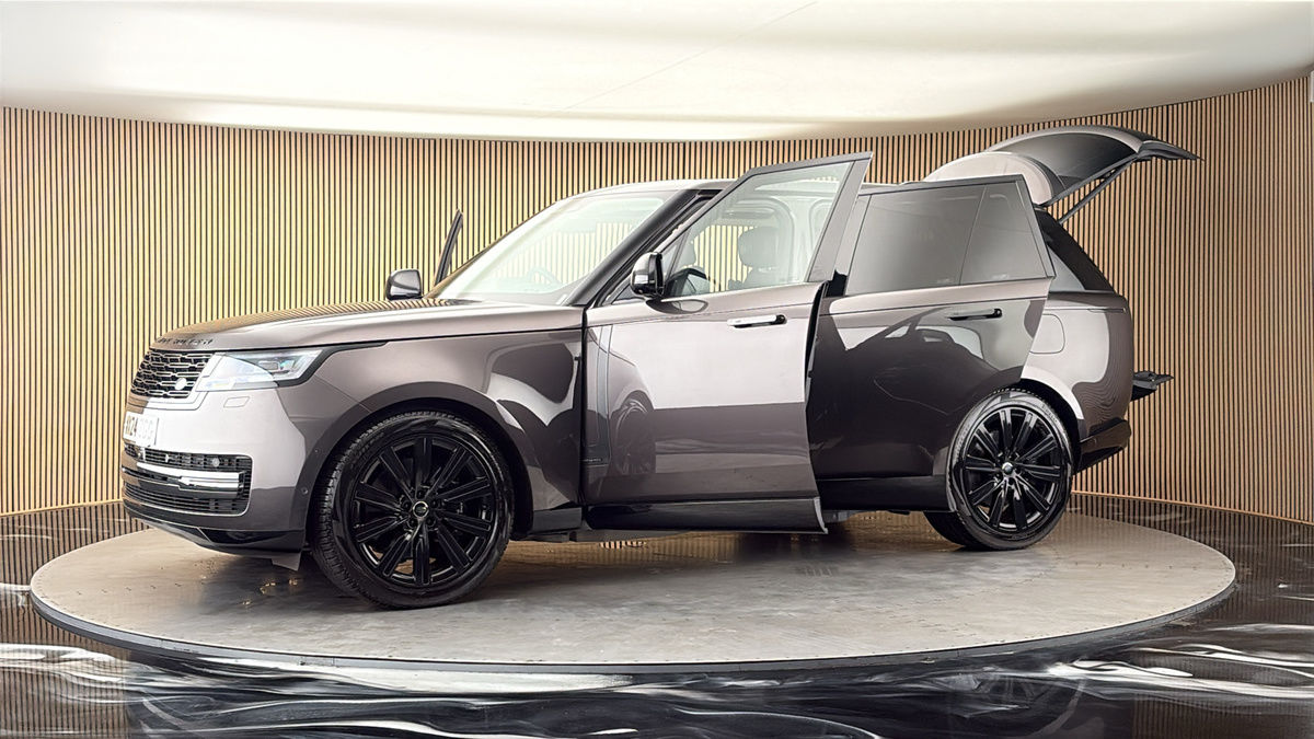 More views of Land Rover Range Rover