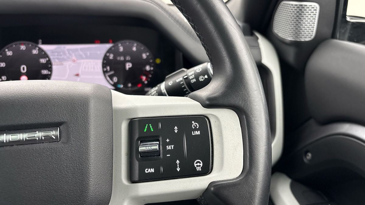 Land Rover Defender 130 Image 14