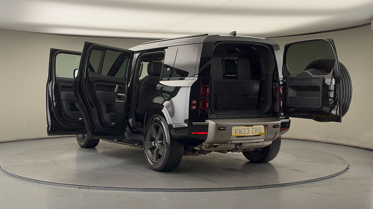 Land Rover Defender 110 Image 23