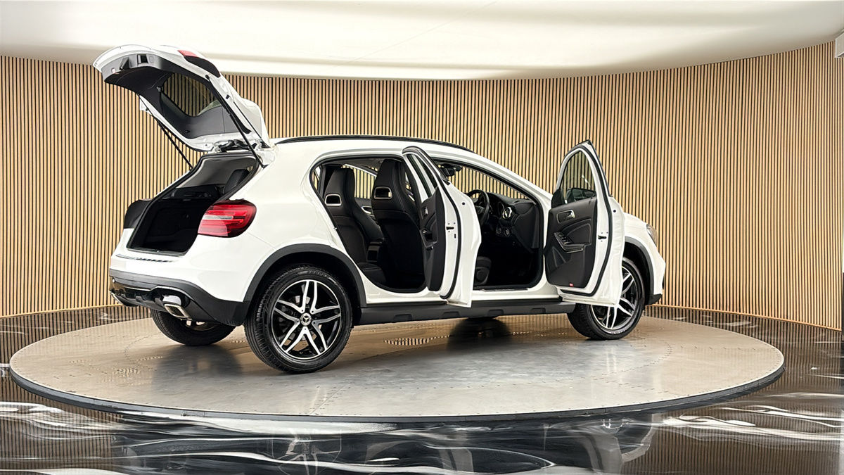 More views of Mercedes-Benz GLA