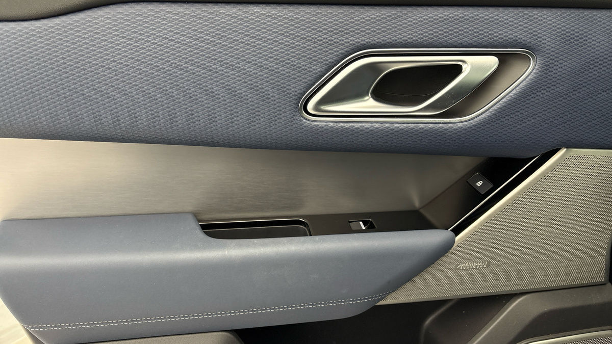 Land Rover Range Rover Velar Image 19