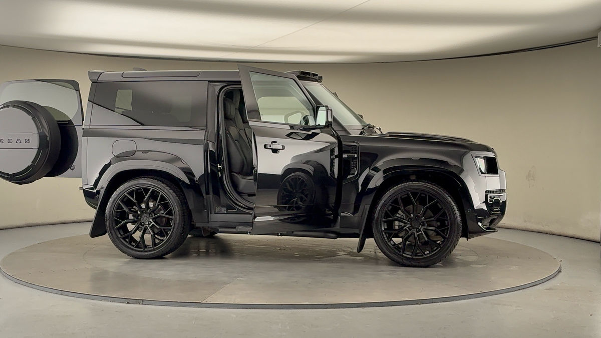 More views of Land Rover Defender 90