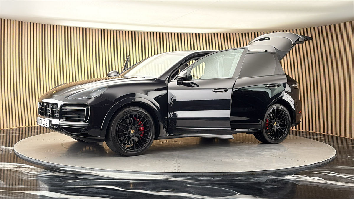 More views of Porsche Cayenne