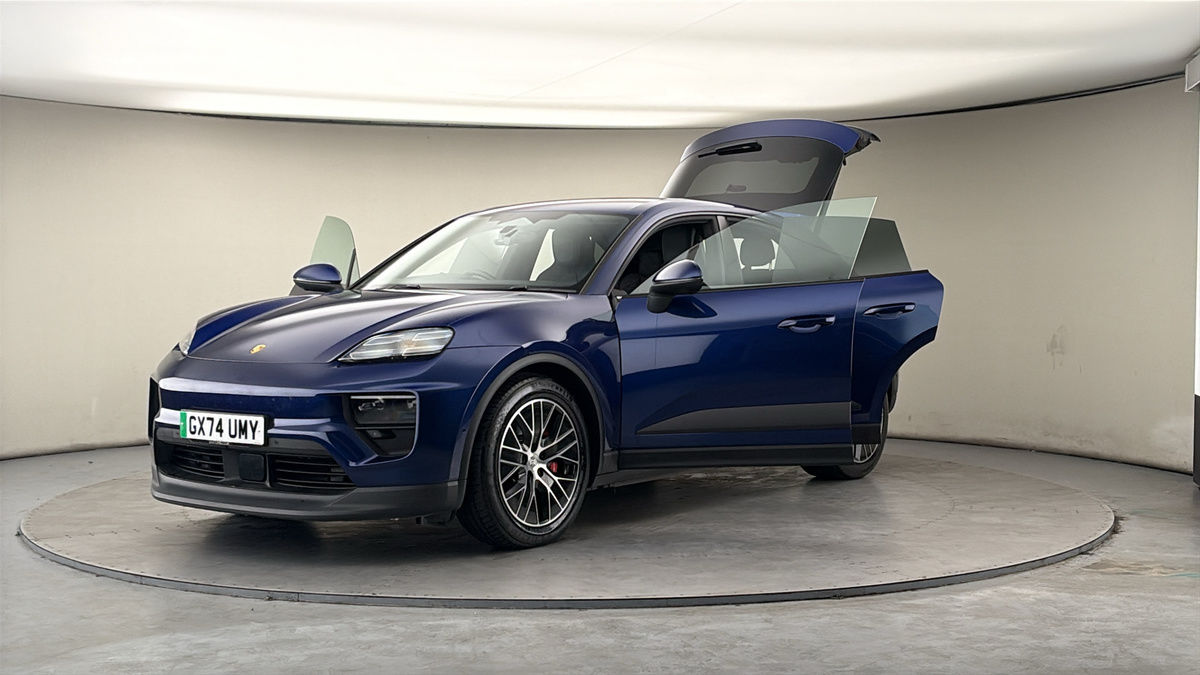 More views of Porsche Macan