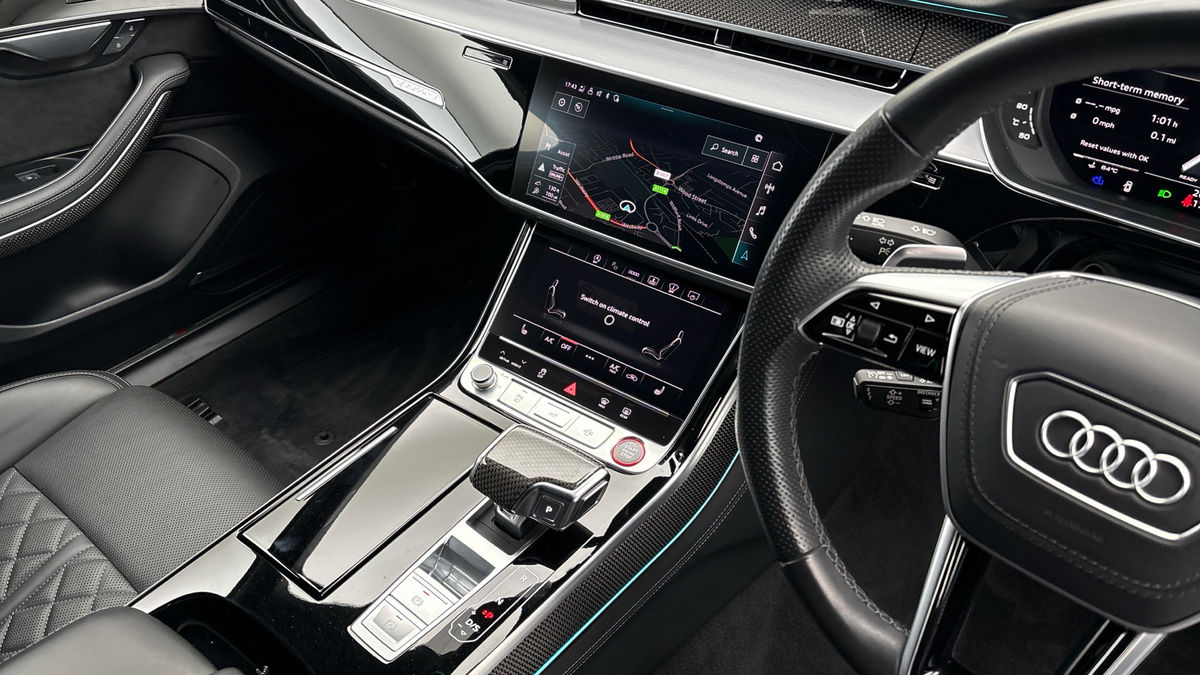 Audi S8 Image 18