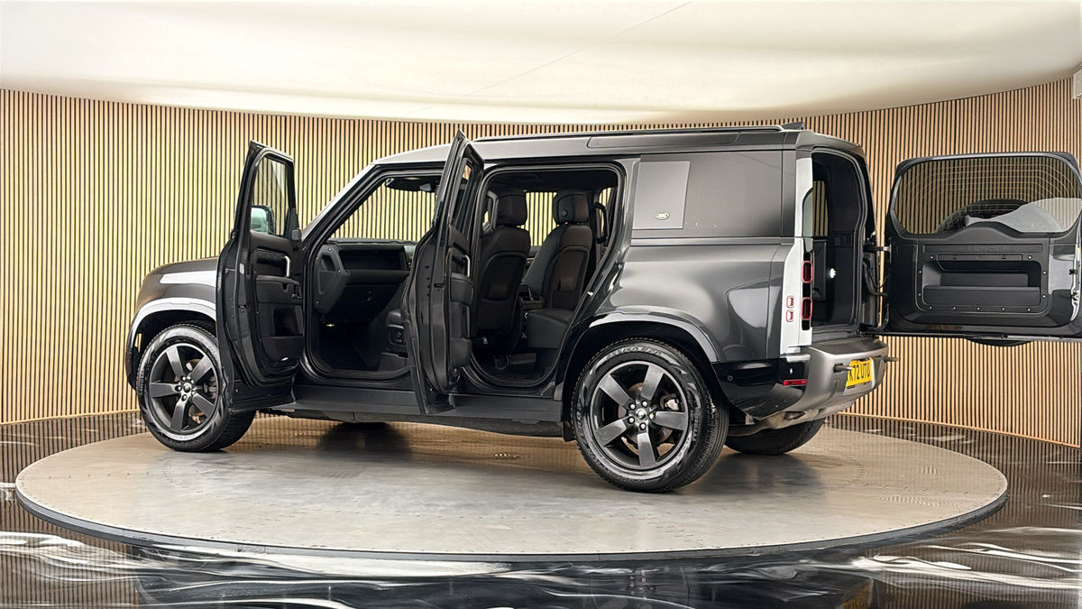 More views of Land Rover Defender 110