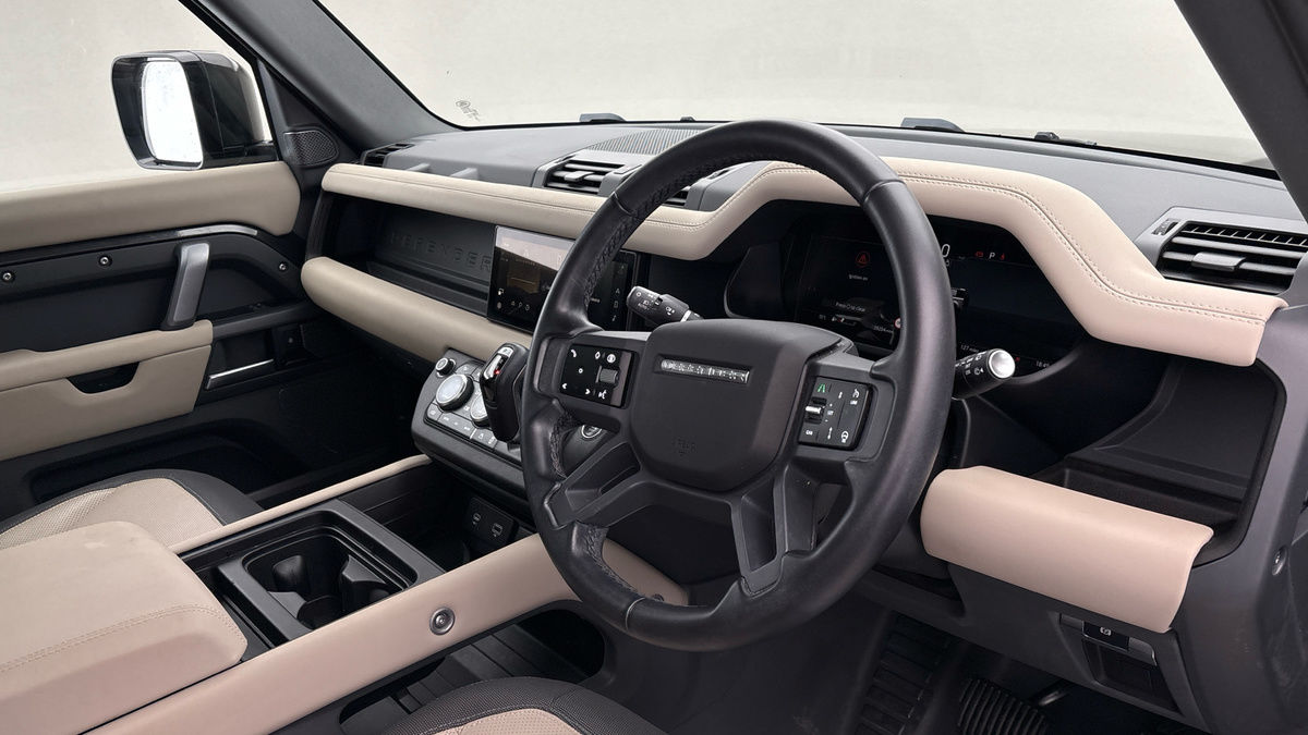 Land Rover Defender 110 Image 5