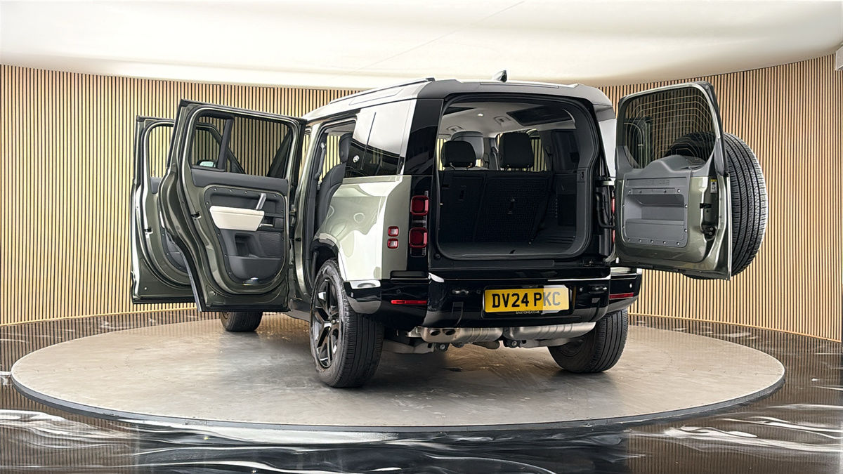 More views of Land Rover Defender 110
