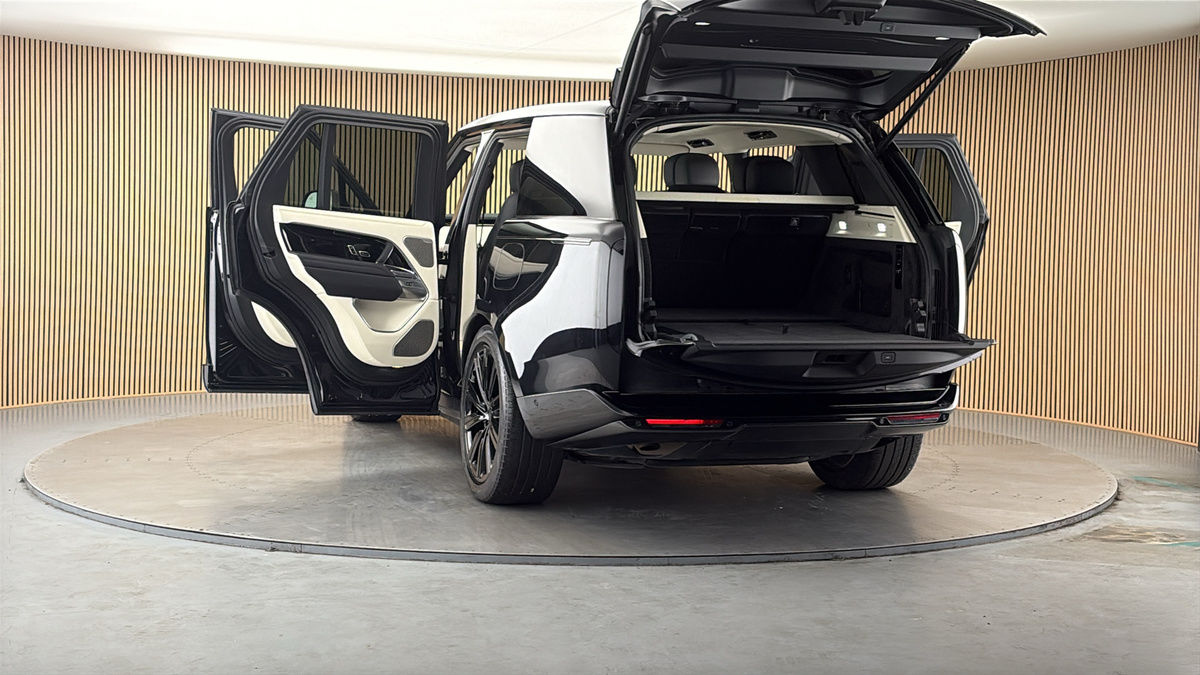 More views of Land Rover Range Rover