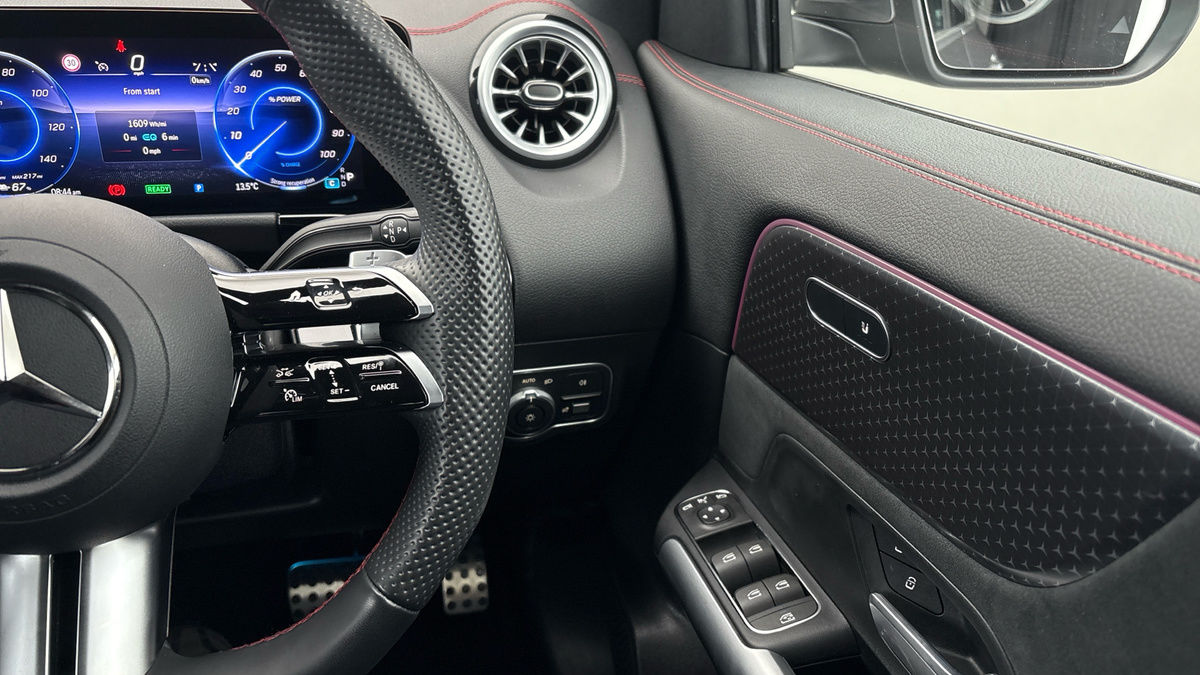 Mercedes-Benz EQA Image 15