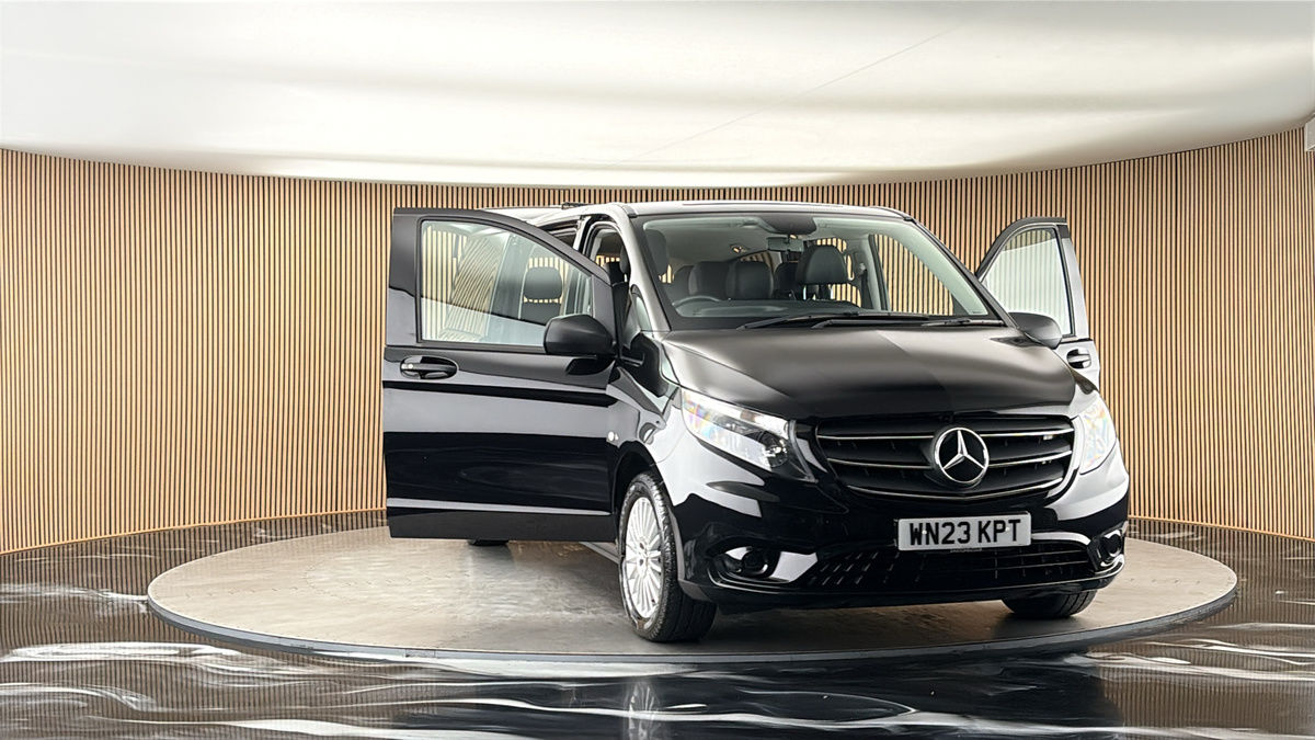 More views of Mercedes-Benz Vito