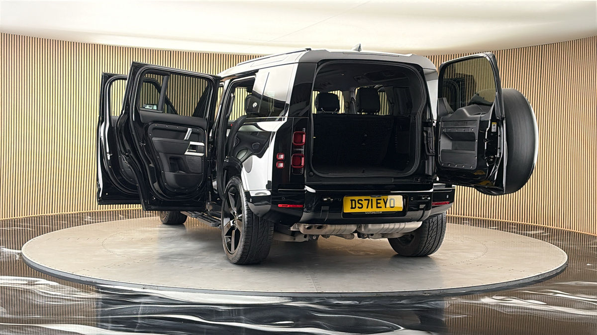 More views of Land Rover Defender 110