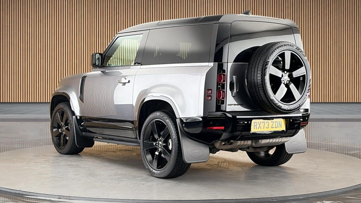 Land Rover Defender 90 Image 2