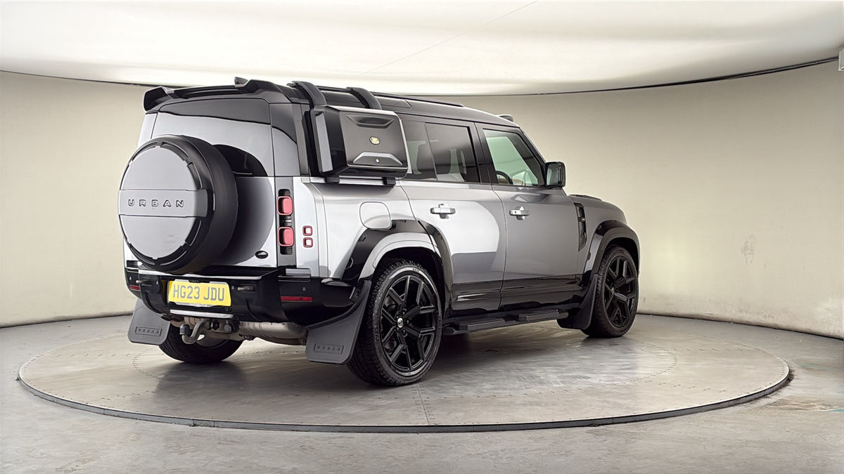 More views of Land Rover Defender 110