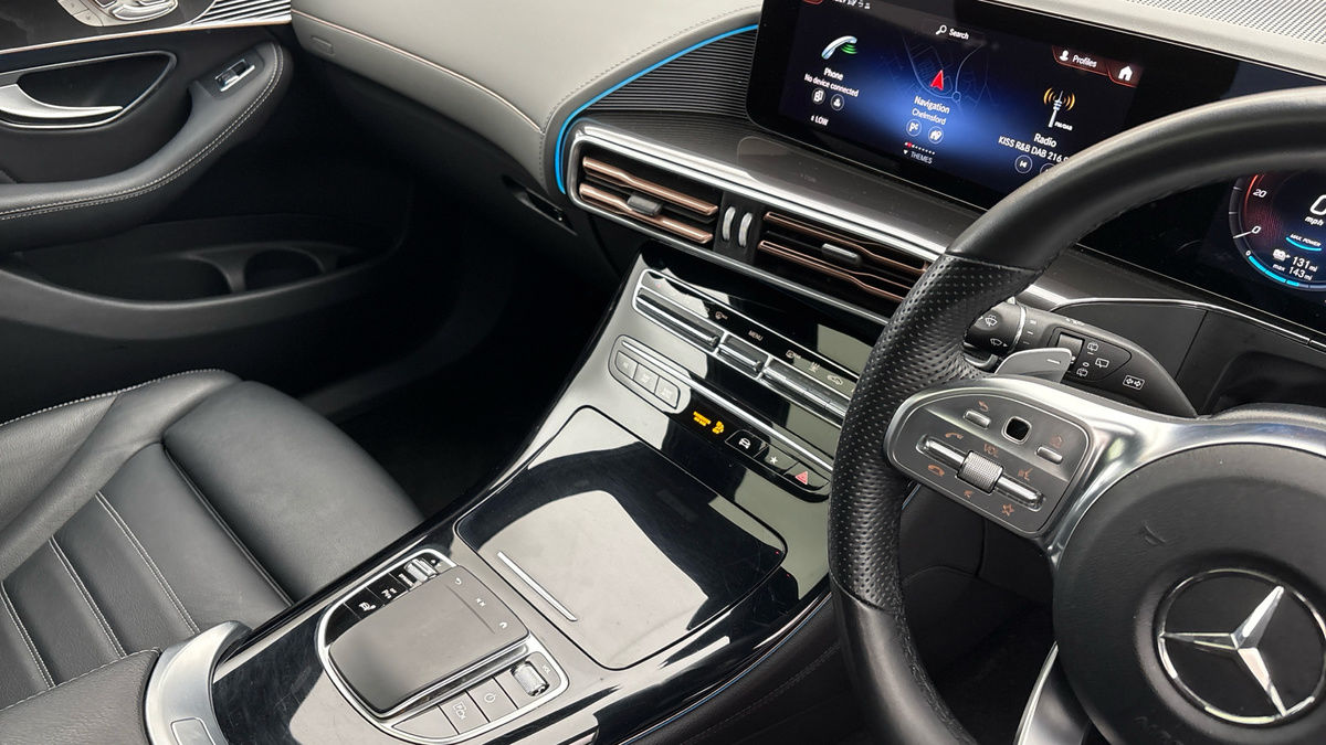Mercedes-Benz EQC Image 18