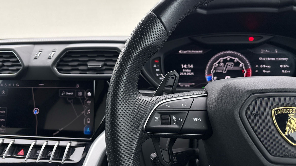 Lamborghini Urus Image 13