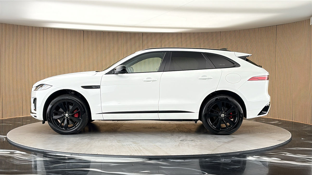 Jaguar F-PACE Image 15
