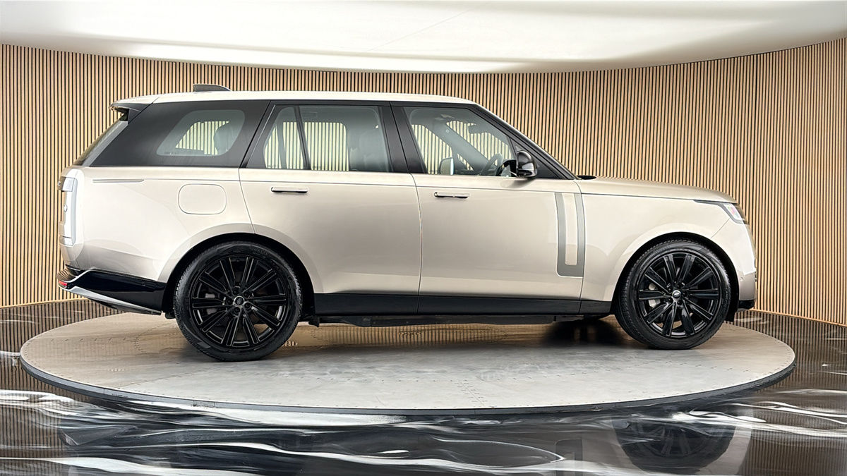 More views of Land Rover Range Rover