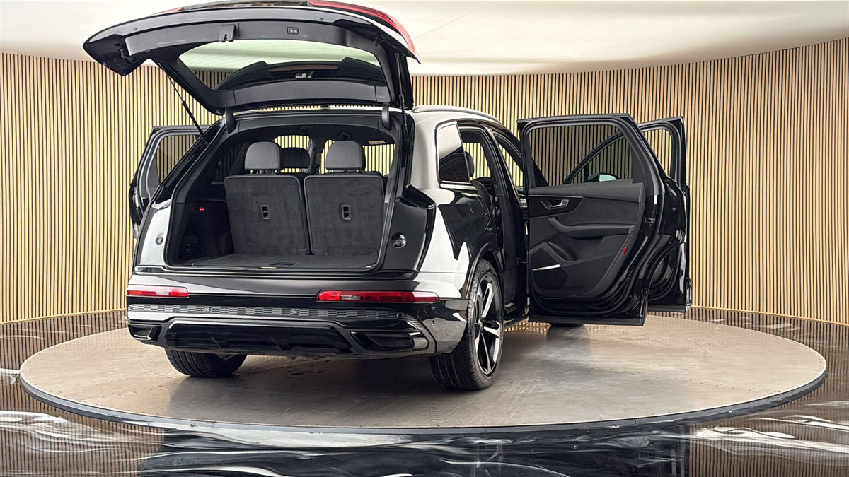 More views of Audi Q7